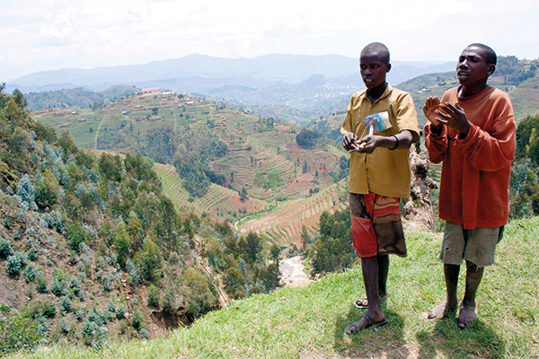 Sidas forskningsstödprogram Research Training Partnership Programme organiserar forskningssamarbeten med lärosäten i en rad olika utvecklingsländer. Bibliotekshögskolan i Borås är tillsammans med biblioteket vid Blekinge Tekniska Högskola involverat i programmet för Rwanda. FOTO: Joakim Rådström